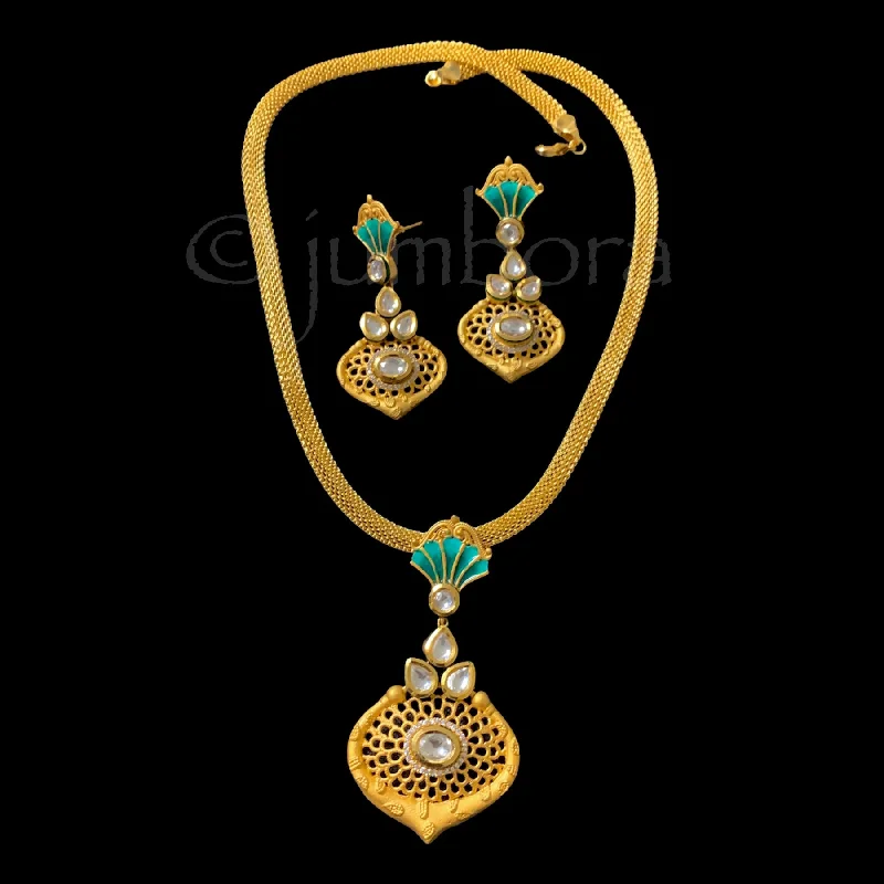 women's designer necklaces-Premium Kundan Gold Alike Pendant Earring Necklace