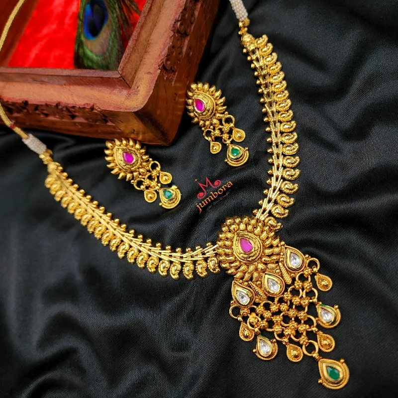 women's elegant diamond necklaces-Traditional Antique Gold plated Mango Kundan Necklace Set