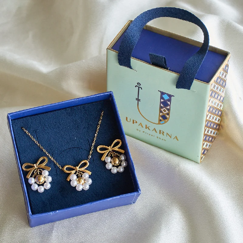 women's delicate necklaces-Pearl Bow Charm Necklace  Gift Set