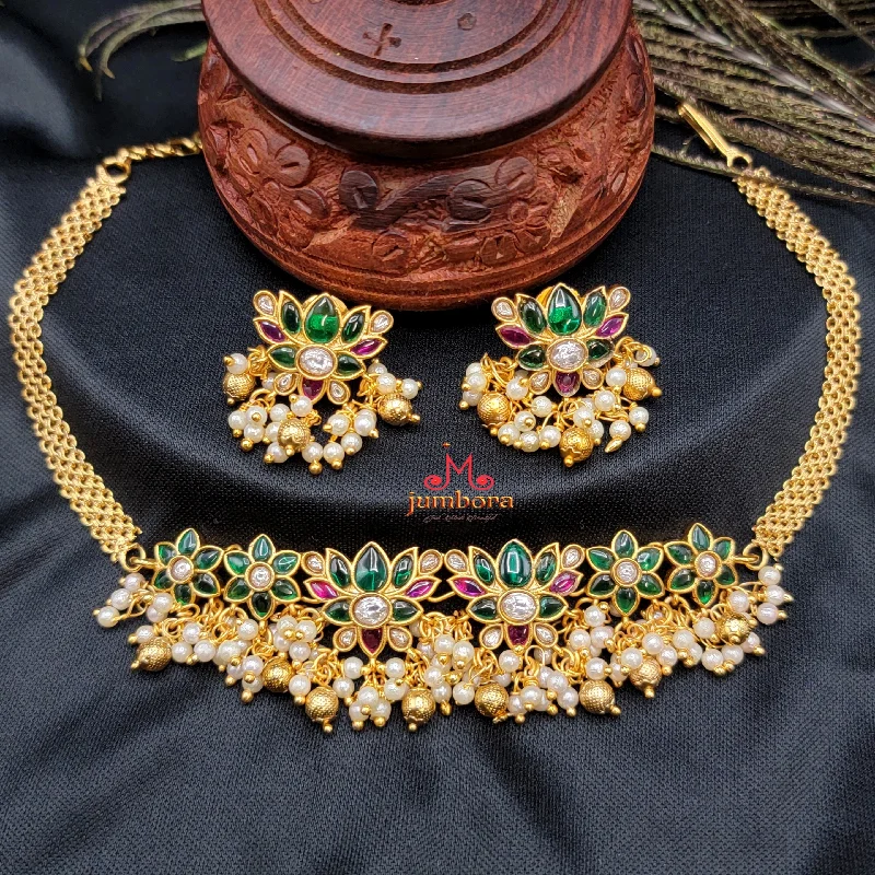 women's natural stone necklaces-Guttapusalu Floral Real Kemp Necklace Choker Style Set