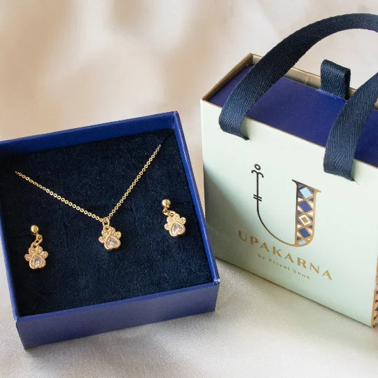 women's gold plated necklaces-Paw Necklace Set + Gift Box