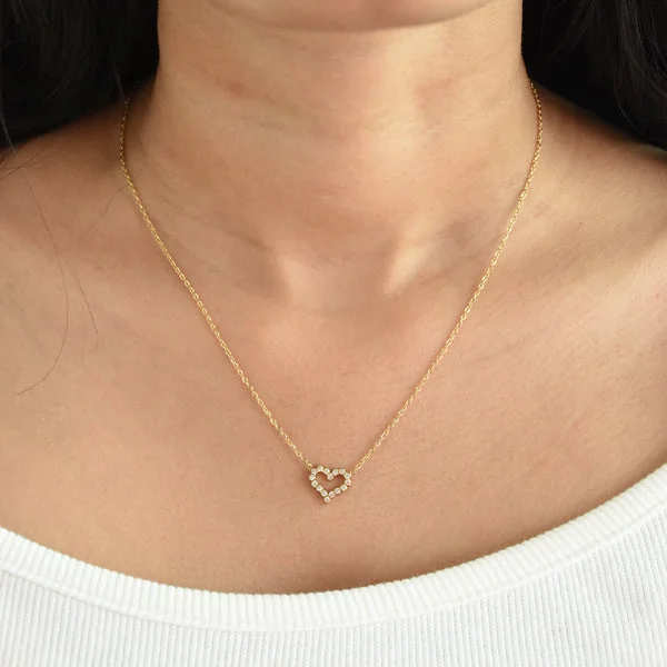 women's fashion necklaces-Dainty Heart Necklace