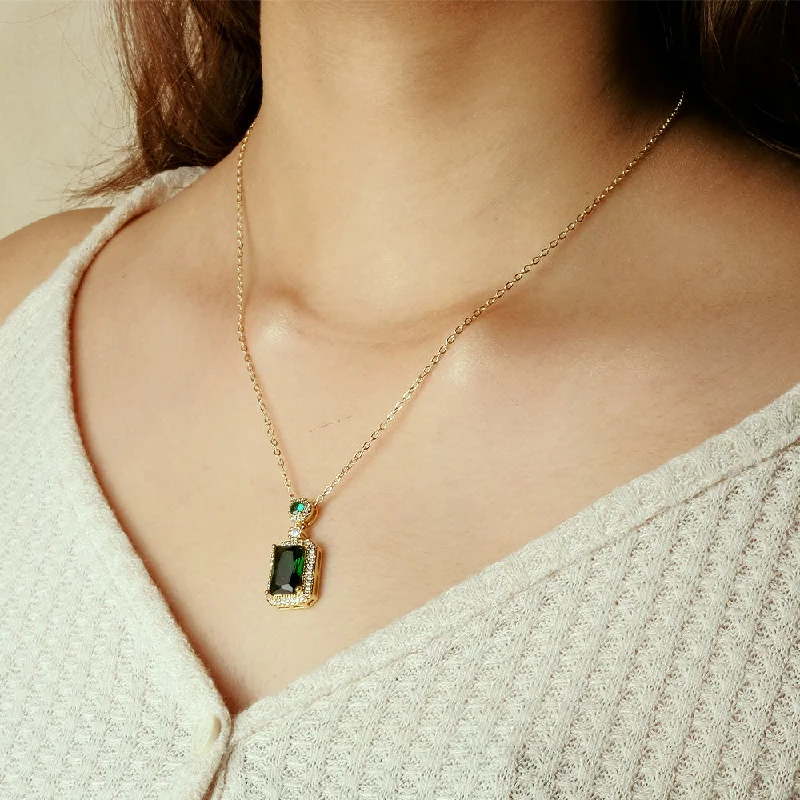 women's celestial charm necklaces-Emerald Stone Necklace