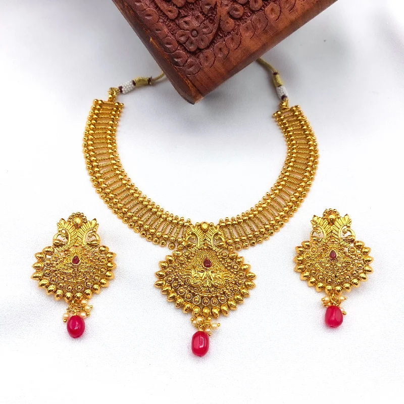 women's stylish necklaces-Traditional Kerala Style Antique Gold Plated Necklace Set