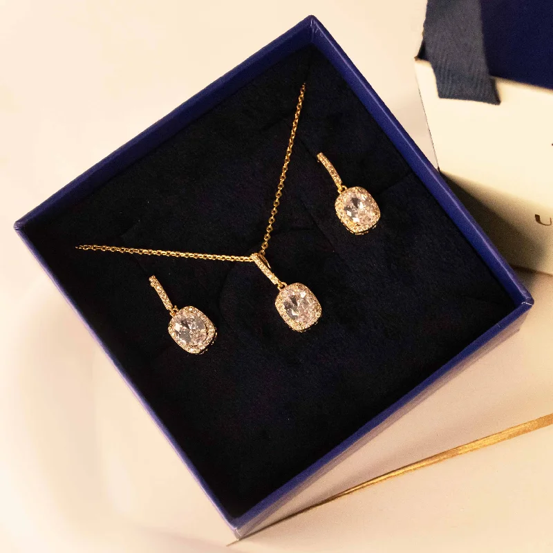 women's moonstone necklaces-Oval shaped Diamond Necklace Gift Set