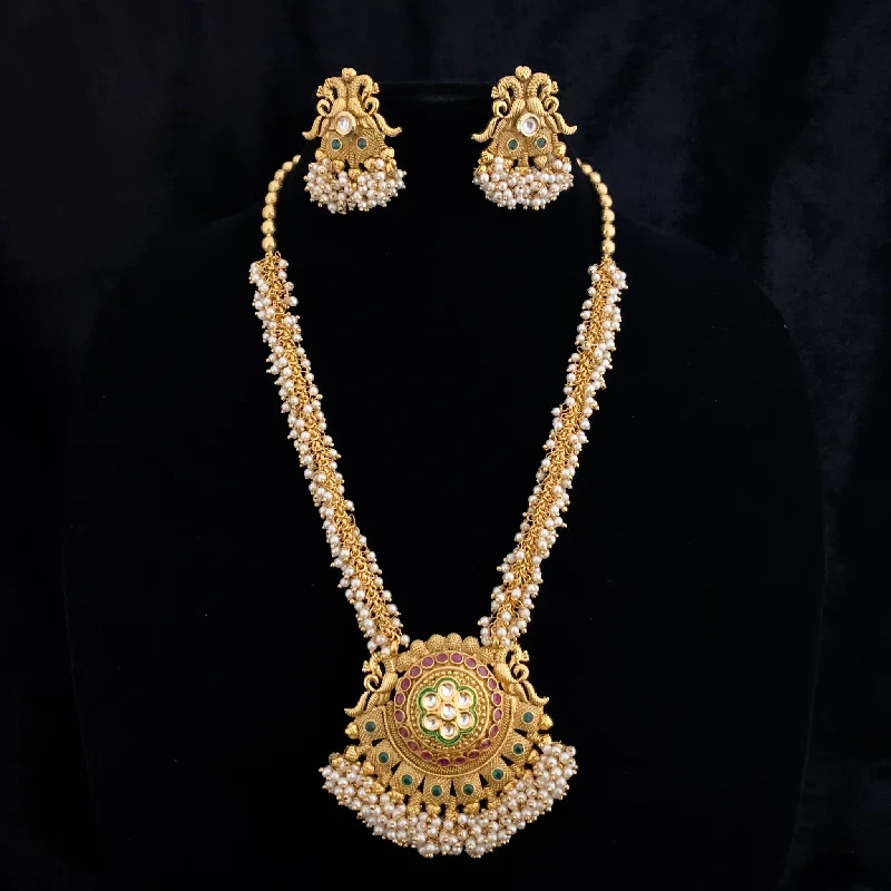 women's adjustable necklaces-Radiant Long Antique Gold Pearl Mala Necklace Set with Kundan Pendant