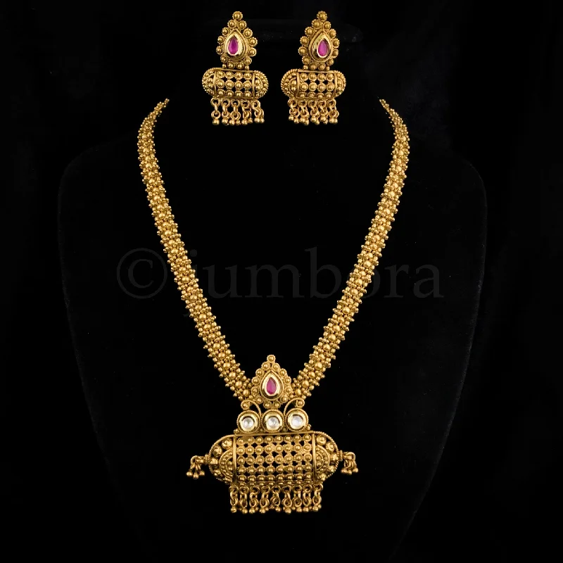 women's unique necklaces-Unique Antique Gold Necklace set with Kundan stones